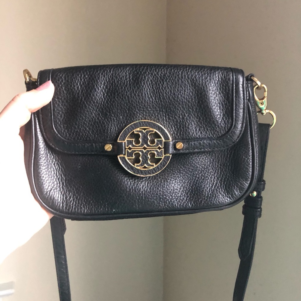 Authentic Tory Burch Crossbody in good condition